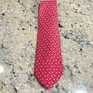 Vineyard Vines football tie 🏈